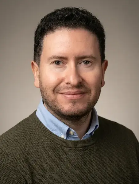 César Solís, ingeniero en computación y colaborador open source